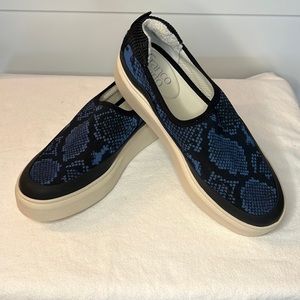 Franco Sarto black navy snake print shoe 7.5